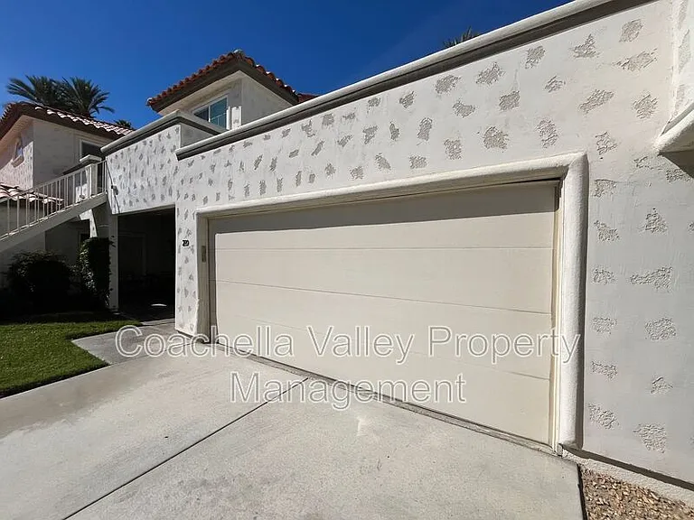 289 Vista Royale Cir W — Photo 8