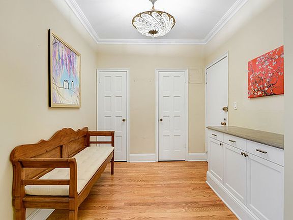 4th image of 58 W 58th St APT 25E