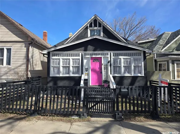 1124 Victoria AVENUE, Regina, SK S4P 0N7