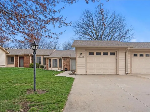 1332 W Jenkins Blvd, Raymore, MO 64083