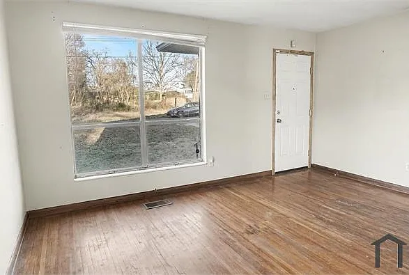 3 bed, 960 sqft, $1,200 — Photo 4