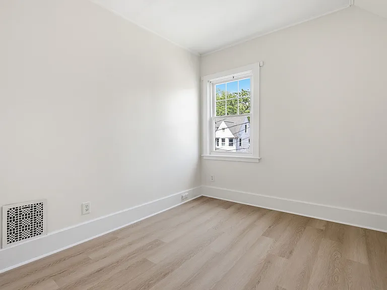 84 Sherwood Pl #2 — Photo 16