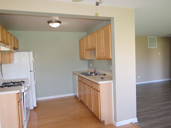 3rd image of 1322 N Red Oak Cir Unit 1