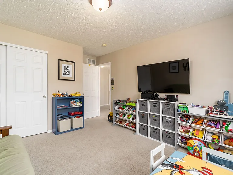W Hull Dr — Photo 9