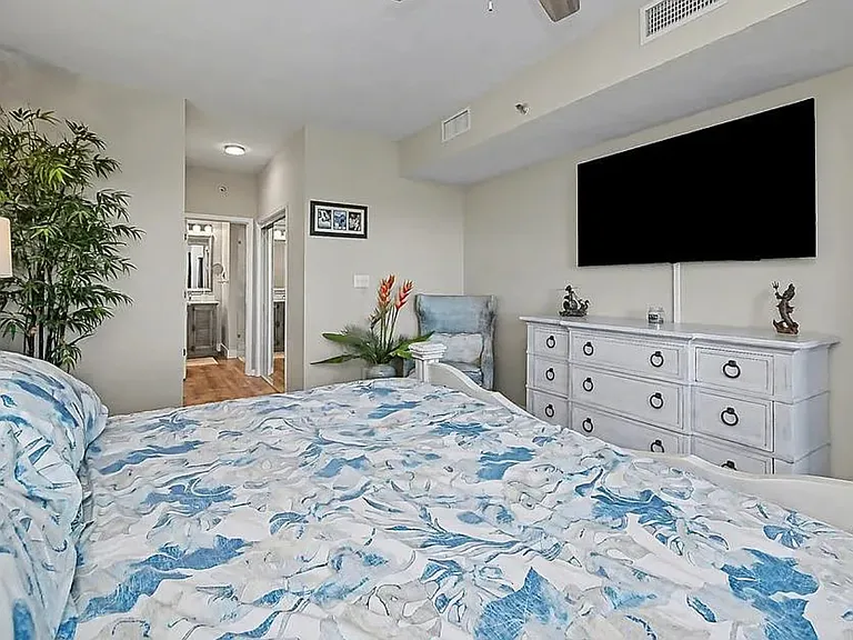 5408 Eagles Point Cir #302 — Photo 34