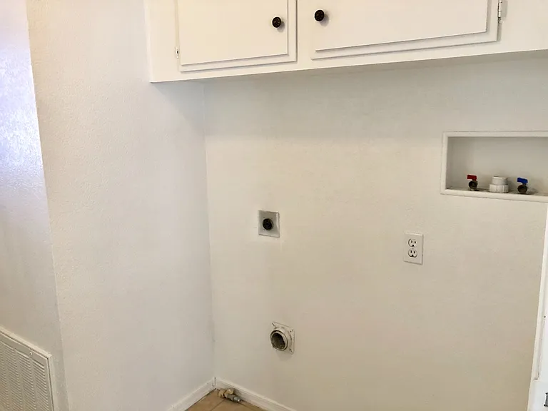 1435 Church Dr — Photo 12