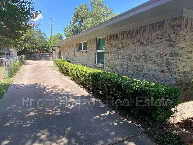 1017 Mullins St — Photo 22