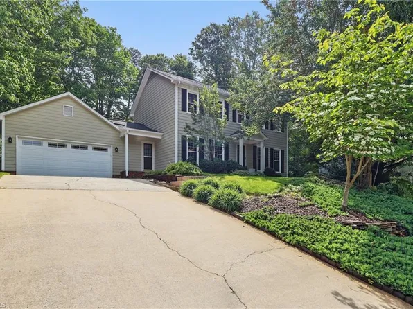 6302 River Hills Dr, Greensboro, NC 27410