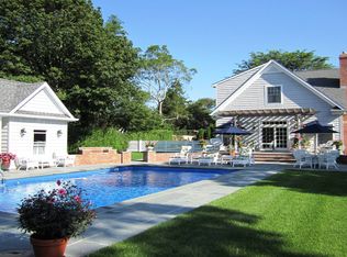 4 Wells Ln, Hampton Bays, NY 11946