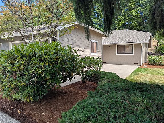 Redmond rambler with 2 car garage