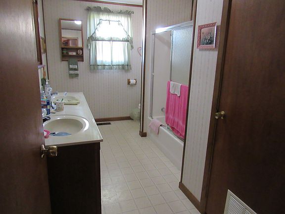 2nd image of 14 Janie Ln