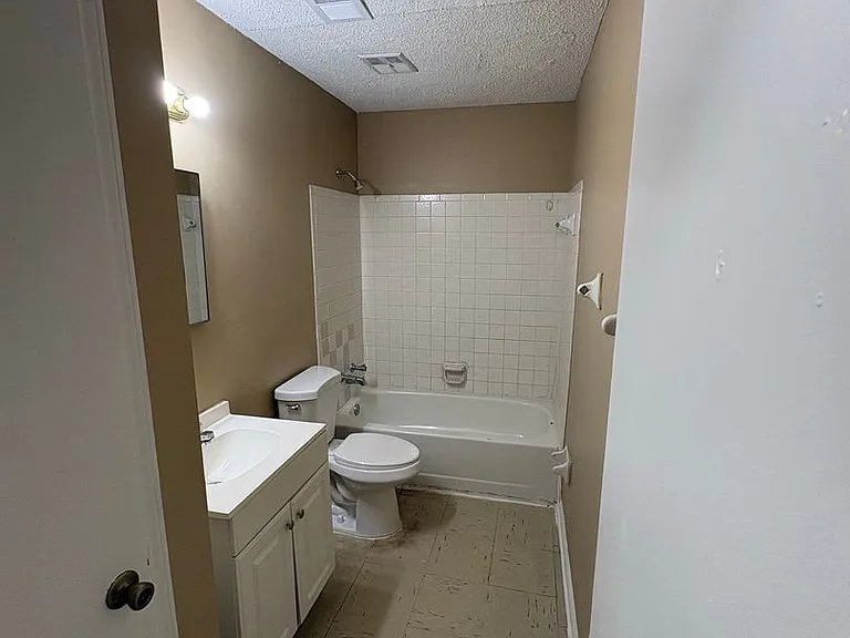 3323 Vineyard Haven Pl — Photo 8