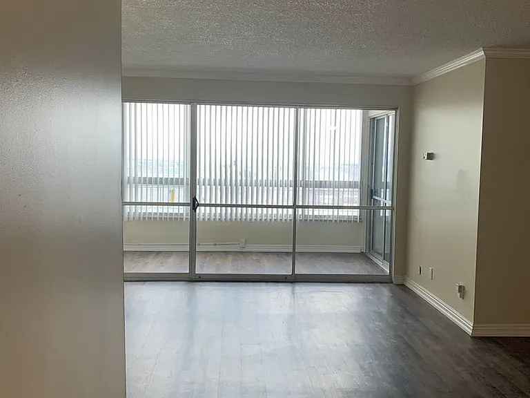 Irving Heights Apartments — Photo 69