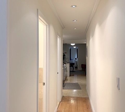 4th image of 211 E 34th St #3C2