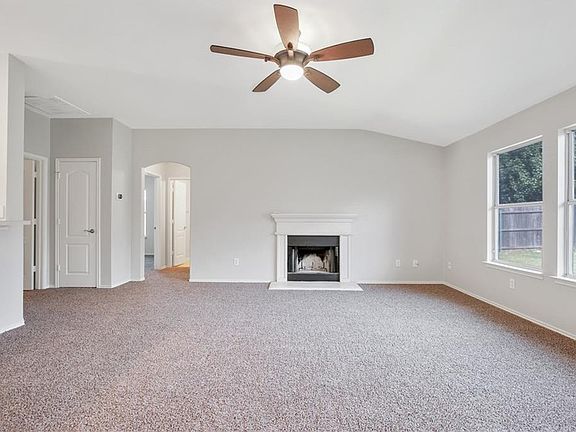 5th image of 724 Sparrow Dr