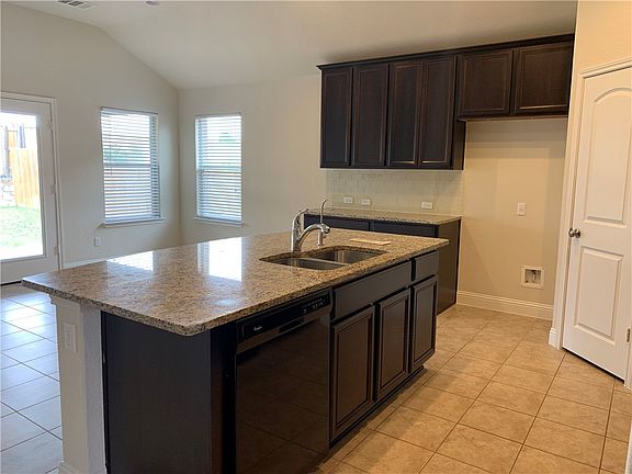 3rd image of 3515 Esperanza Dr