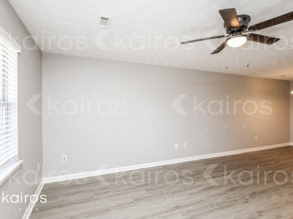4th image of 208 Deer Pkwy
