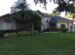 536 Reserve Dr, Tavares, FL 32778