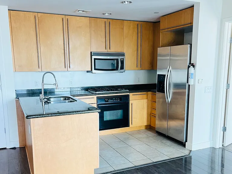 801 Ash St #1603 — Photo 3