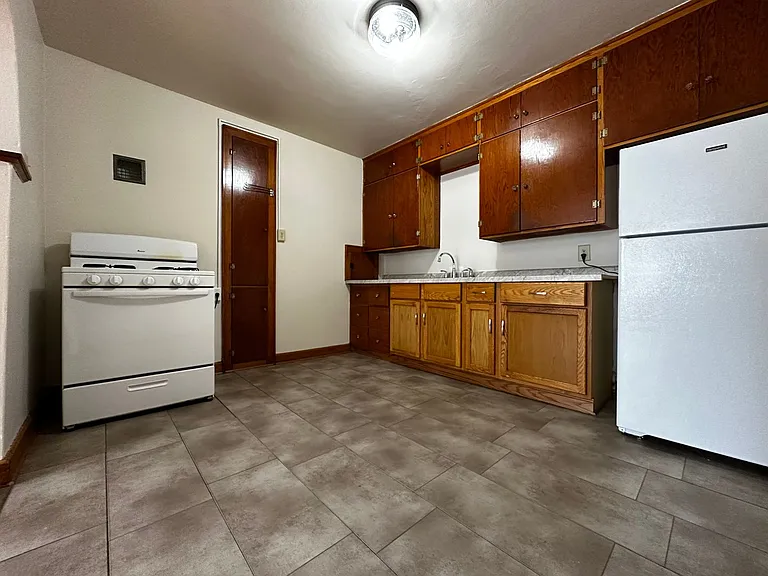822 Pine St — Photo 37