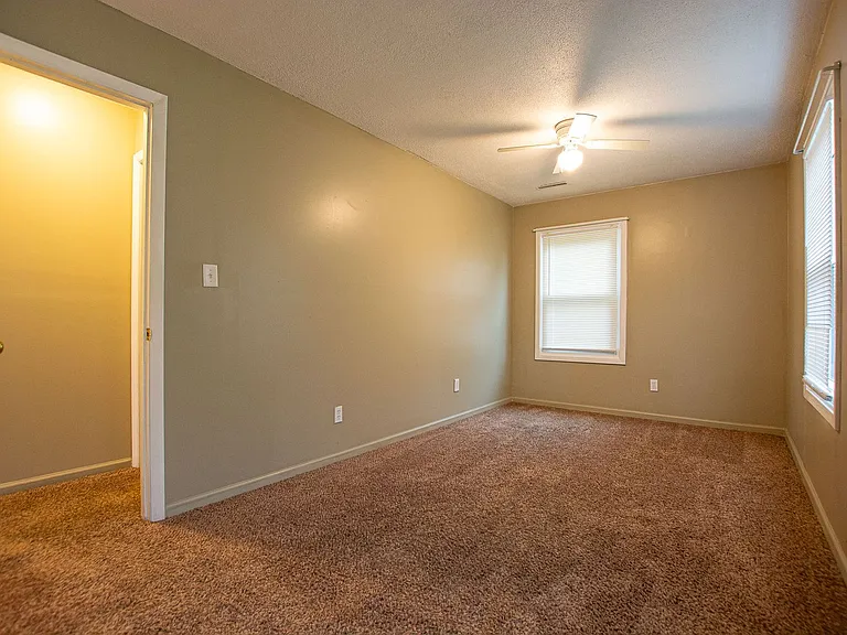 1410 Lindwood Dr — Photo 13
