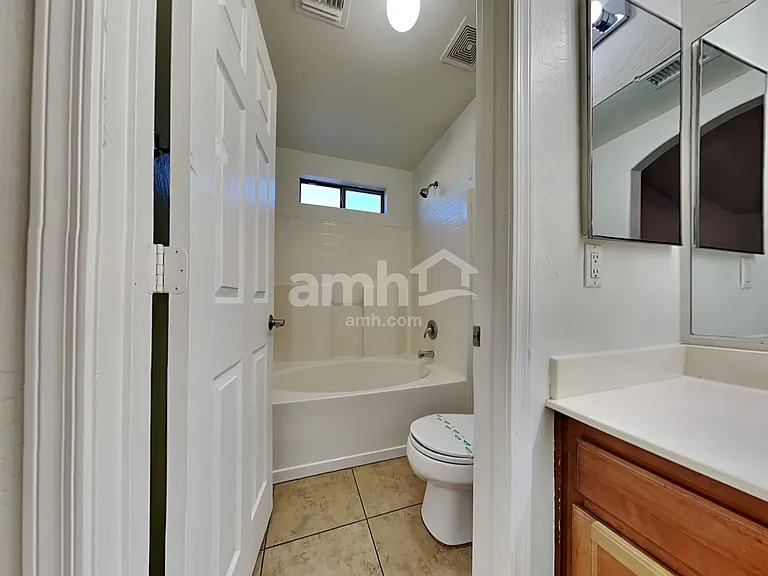 11232 W Pierson St — Photo 14