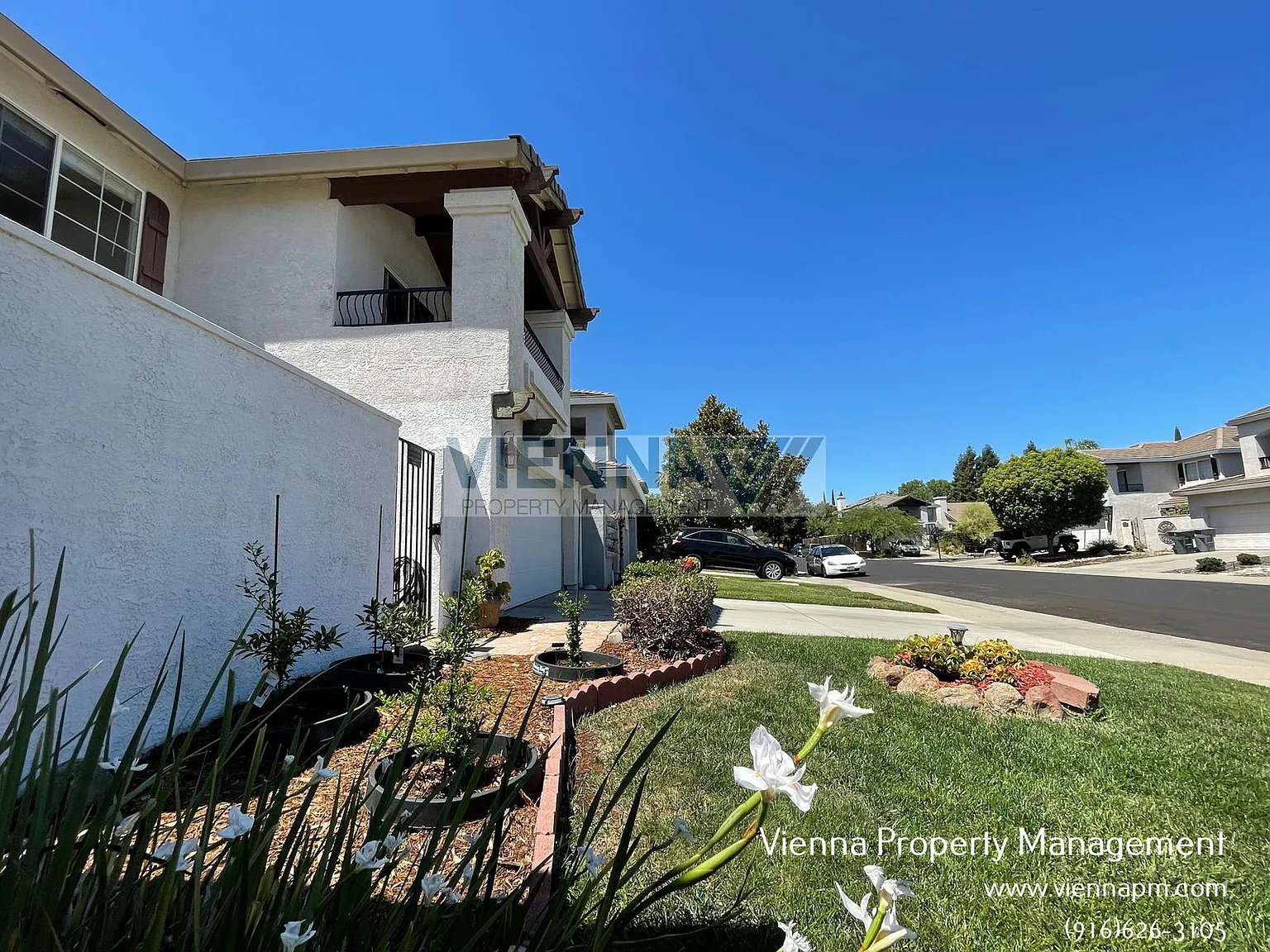 3 bed, 2.5 bath, 1645 sqft, $2,650 — Photo 2