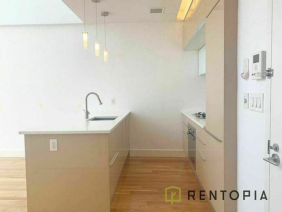 4th image of 65 Ainslie St #432