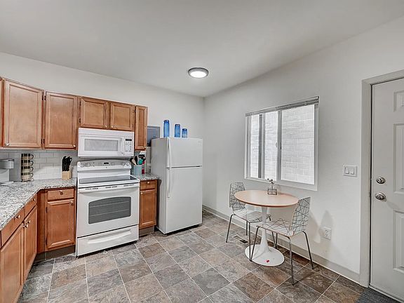 5th image of 506 E Pikes Peak Ave APT 3