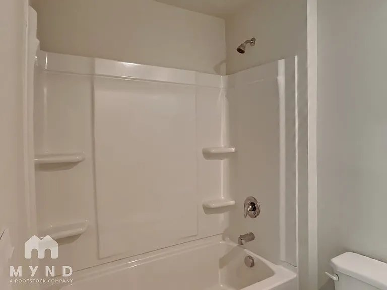 1005 N 2nd Ave NW #8 — Photo 16
