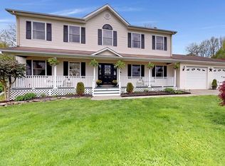 27 Ohandley Dr, Amenia, NY 12501