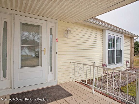 2nd image of 4 Sophia Ct