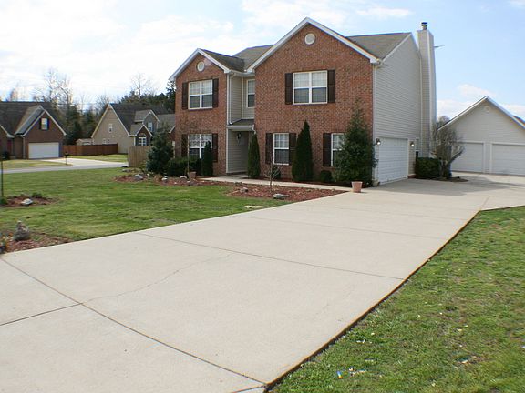 3rd image of 1103 California Dr