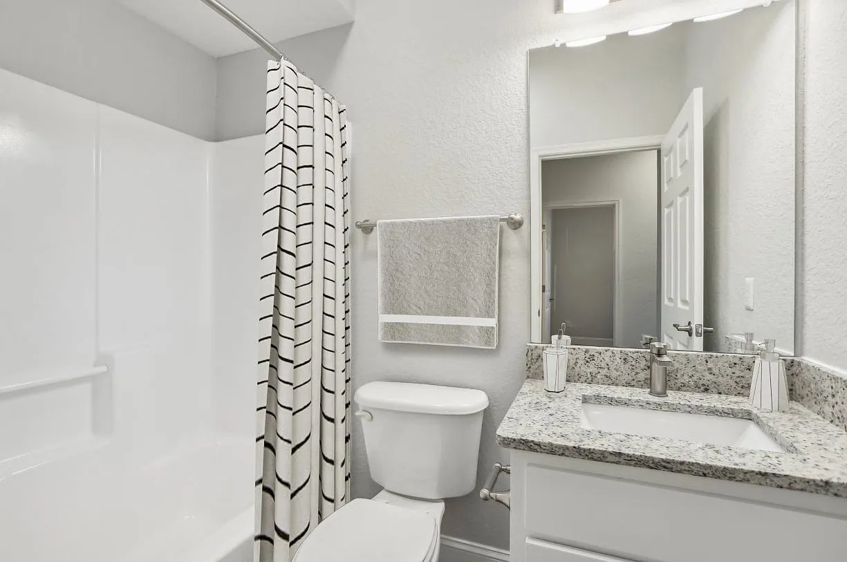 Waters Edge Apartments — Photo 1