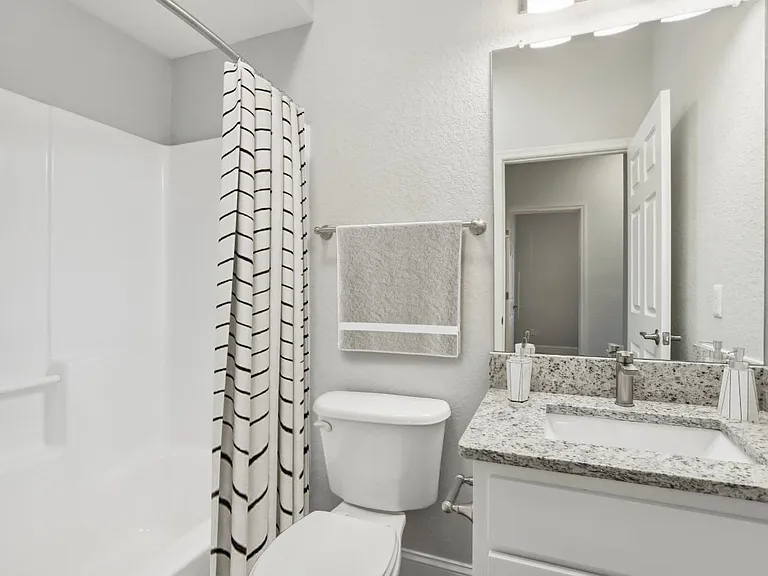 Waters Edge Apartments — Photo 1