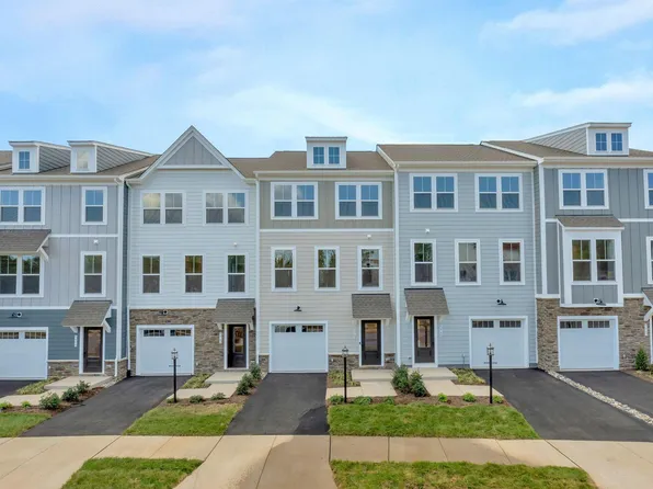 6033 McComb St, Crozet, VA 22932