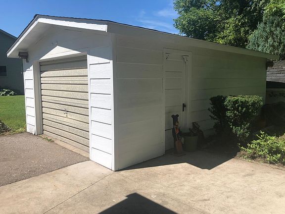 3rd image of 704 8th Ave NW