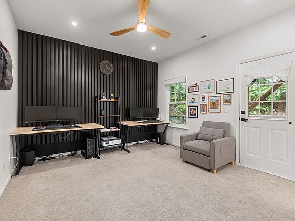 4th image of 302 Linden Park Ln