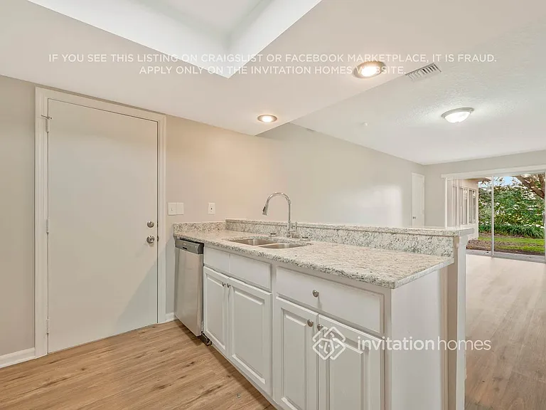 10425 Kingbrook Ln — Photo 14