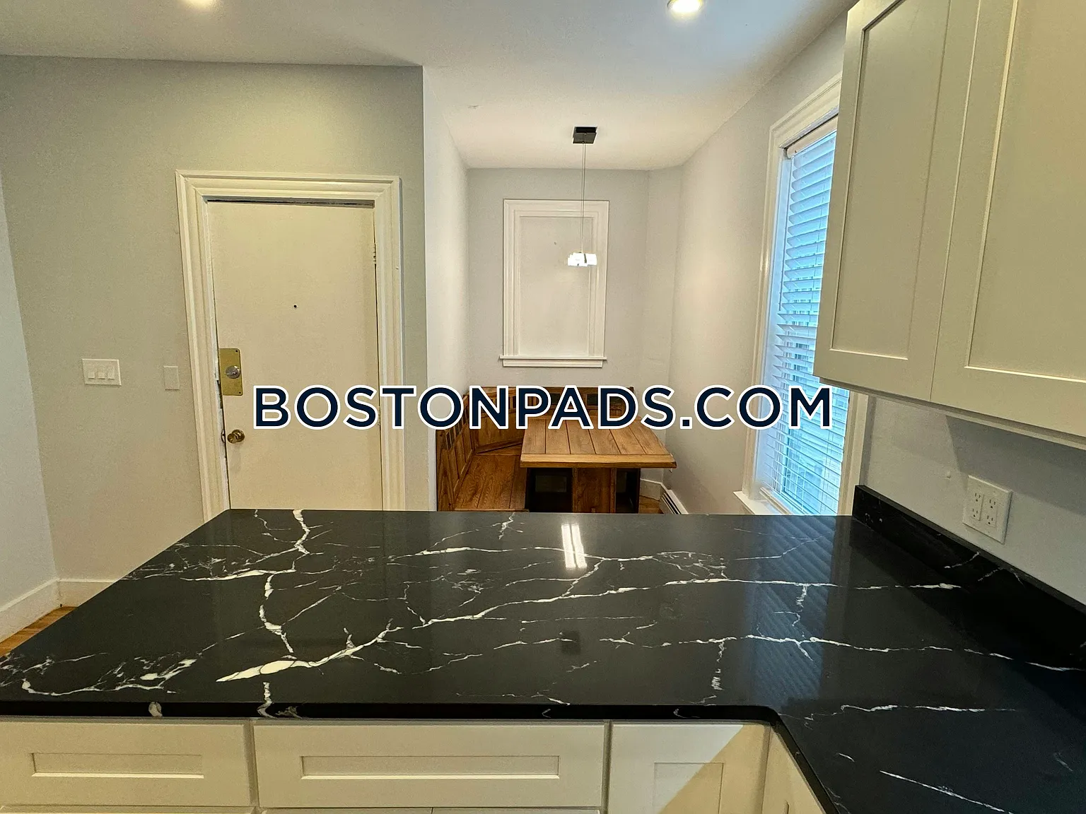 5 bed, 9999 sqft, $5,500 — Photo 2