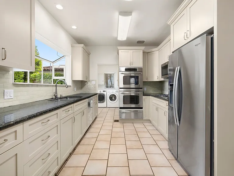 120 S Poinsettia Pl — Photo 9