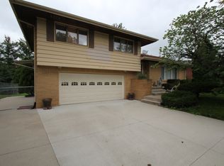 7117 Garrison Rd, Windsor Heights, IA 50324