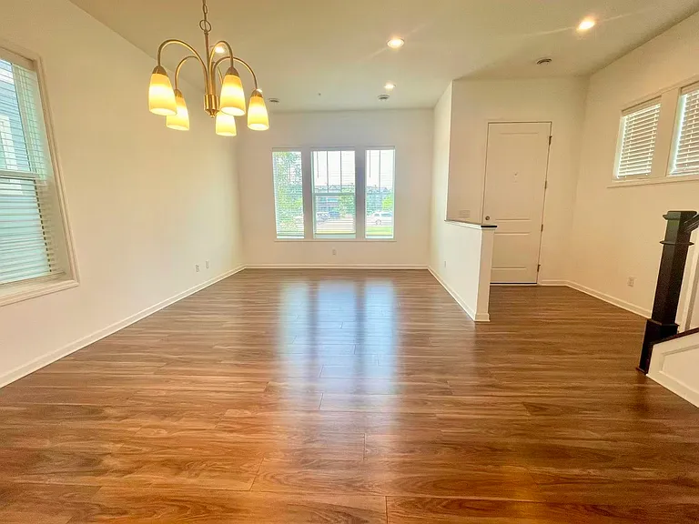 8018 Forestview Ln N — Photo 2