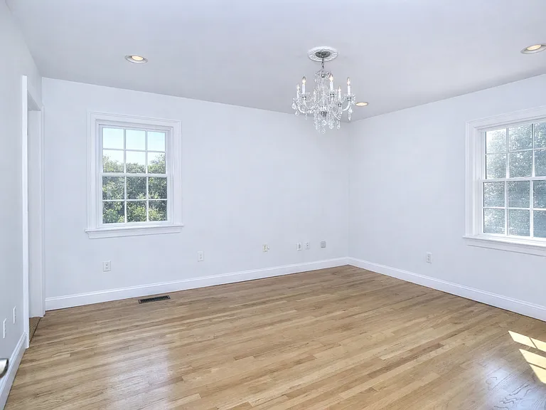 310 Main St — Photo 17