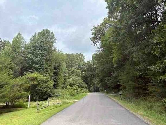 Exterior Neighborhood (street photo)