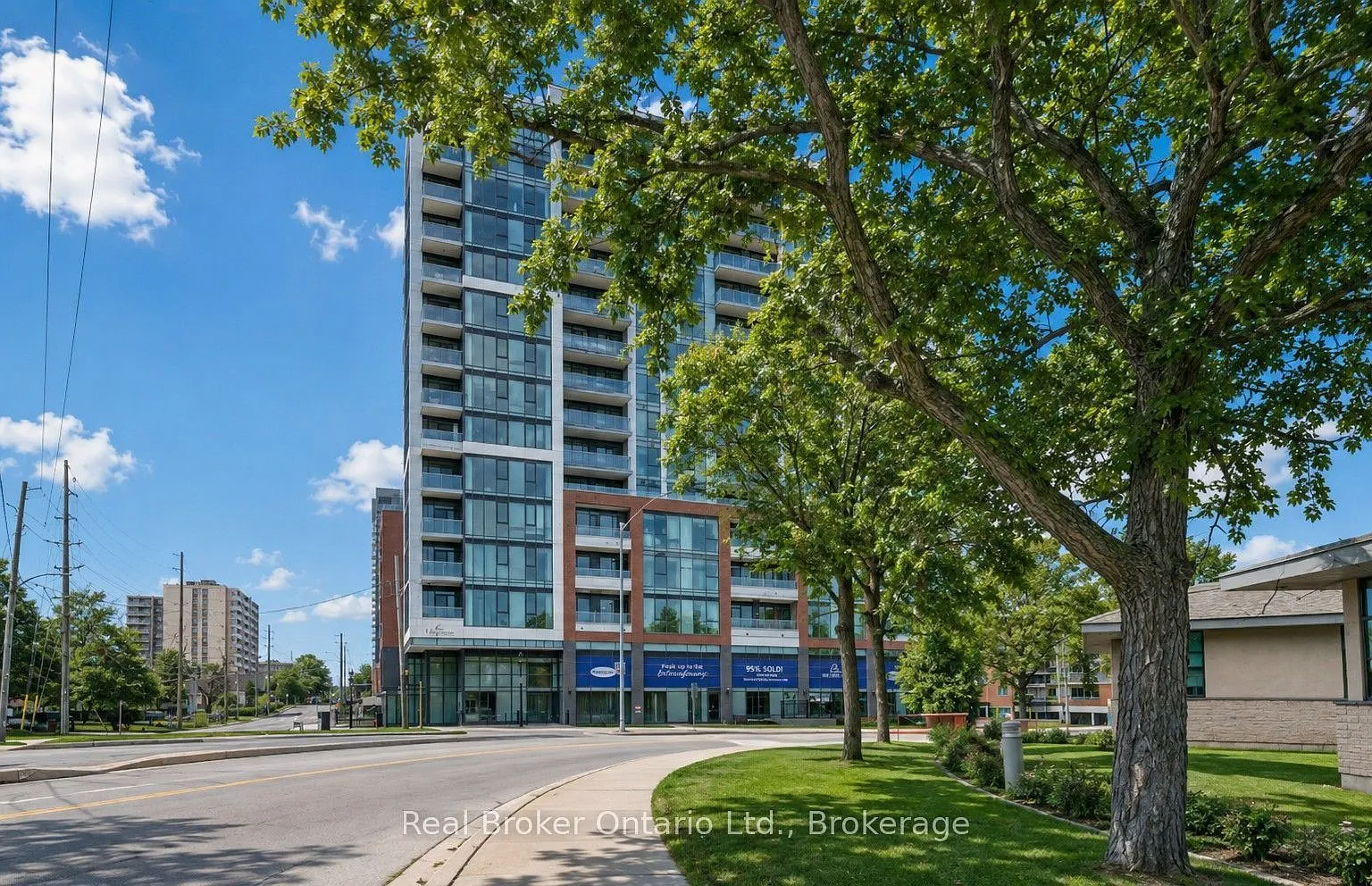 Martha James Condos — Photo 1