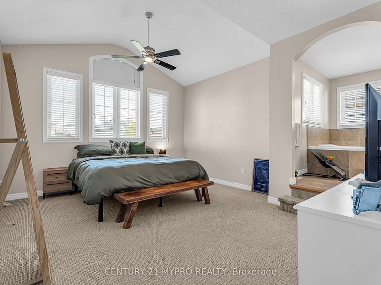 1130 Baird St — Photo 15