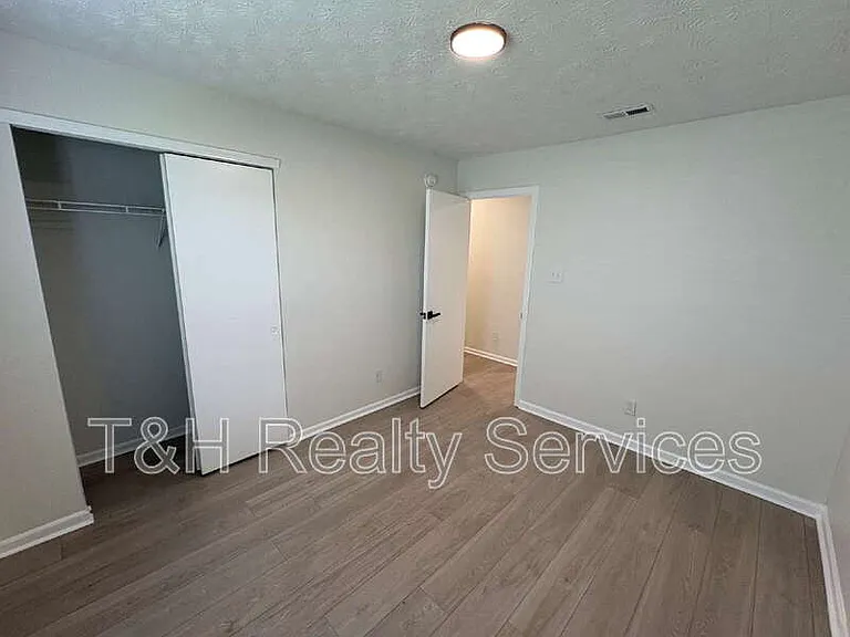 2145 Shadowbrook Dr — Photo 13