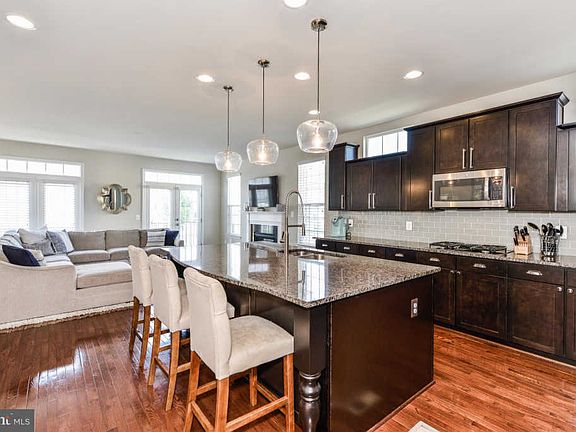 3rd image of 21001 Ashburn Heights Dr