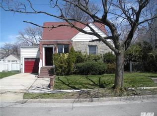 932 N 7th St, New Hyde Park, NY 11040